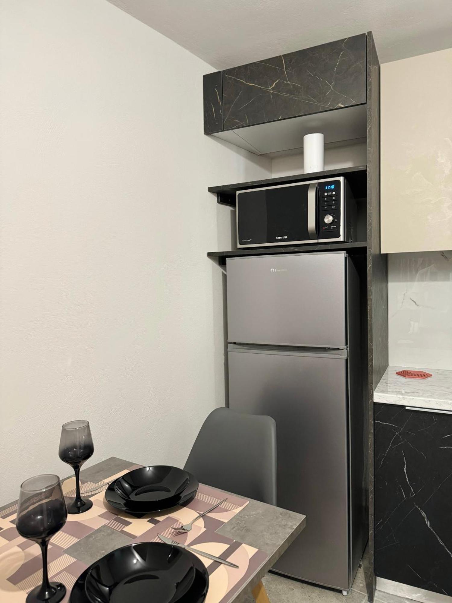 Apartment Charming 2br Basement Near Akropolis By Kozy Koala