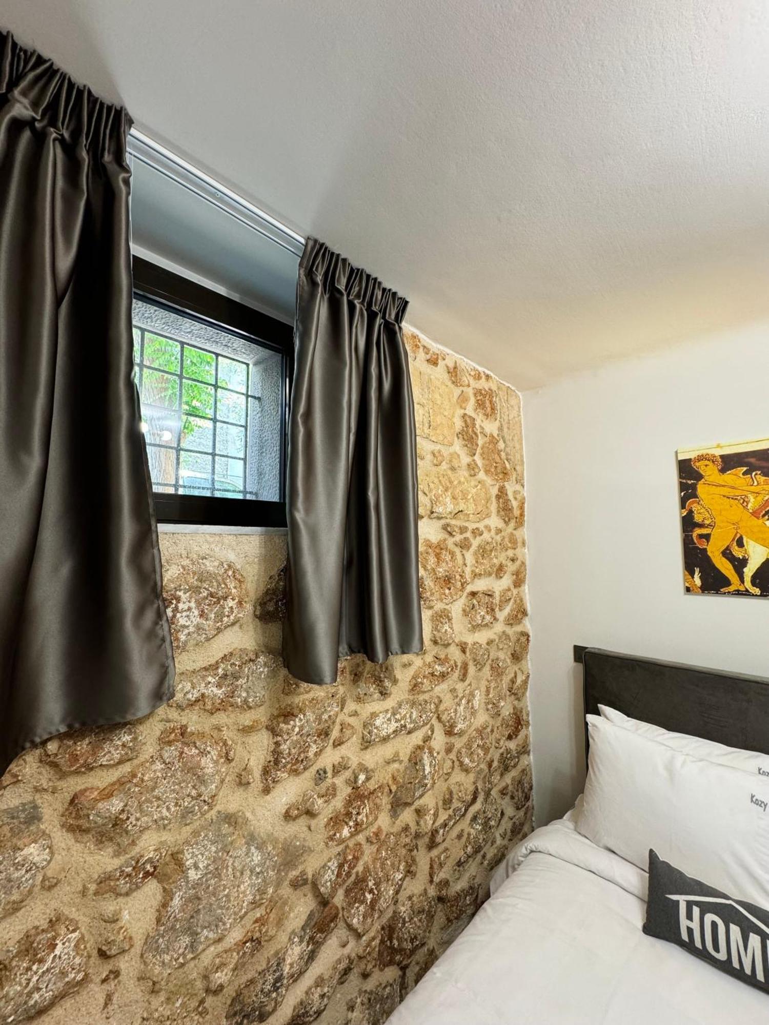 Apartment Charming 2br Basement Near Akropolis By Kozy Koala *